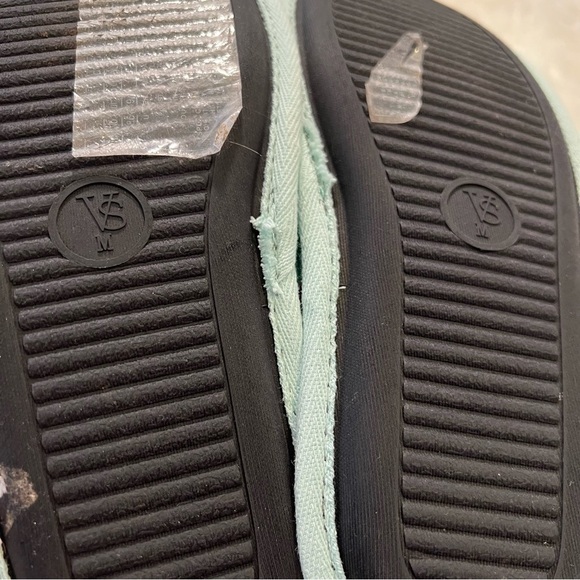 Victoria’s Secret Pom-Pom at Tap Slippers Teal - Picture 8 of 9